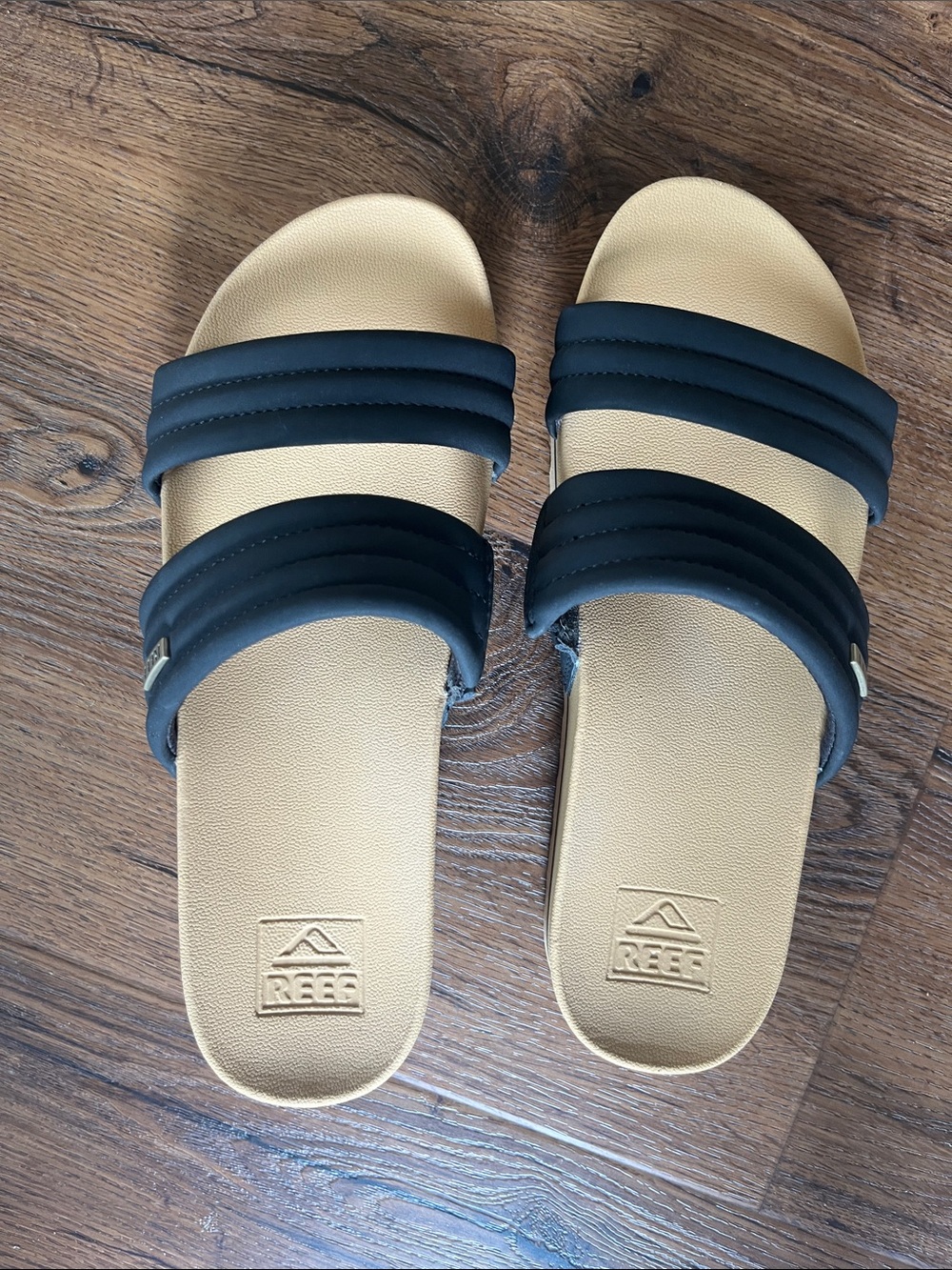 Reef sandals with black straps